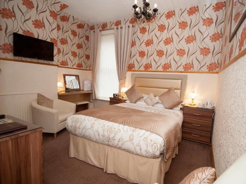 Valentine Lodge Over 21 Adult Couples Only بلاكبول المظهر الخارجي الصورة